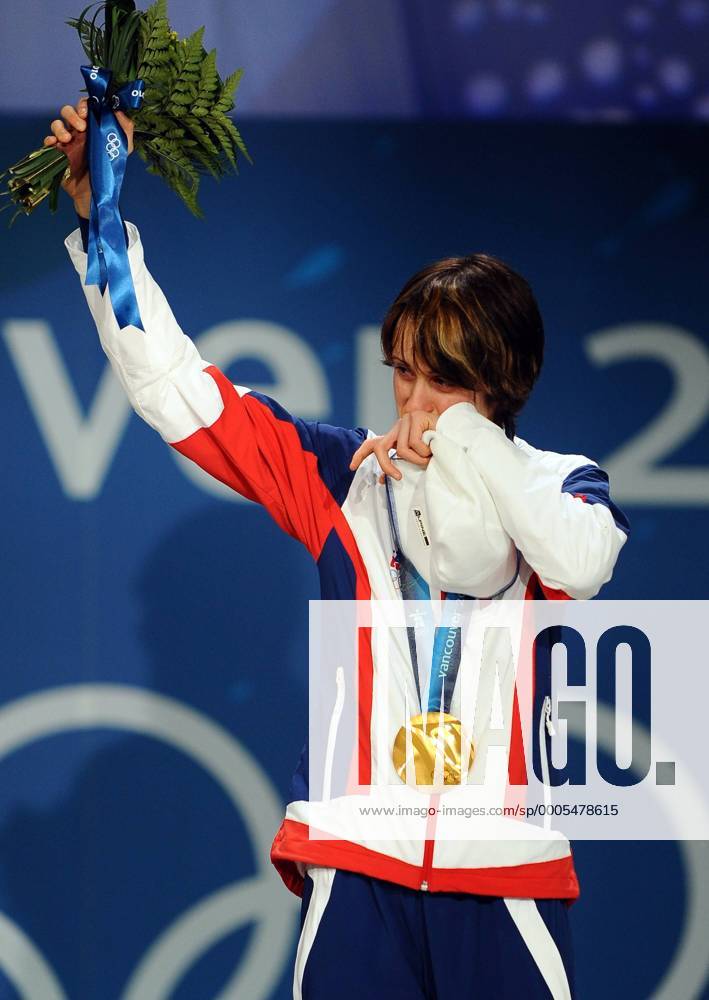 Martina Sablikova of the Czech Republic celebrates her gold medal in women s 3000 meter speed skating during a Medal Ceremony at BC Place in Vancouver, Canada, during the 2010 Winter Olympics on February 14, 2010. OLY20100214123 o0 Olympiasieg Sieg Siegerehrung Medaille Freude Objekte