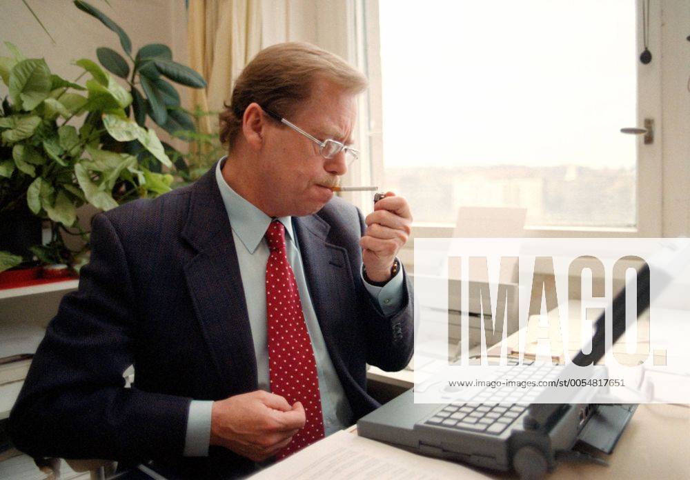 Czech President Vaclav Havel at home, January 1993. CTK Photo Jana Nosekova CTKPhoto00005191