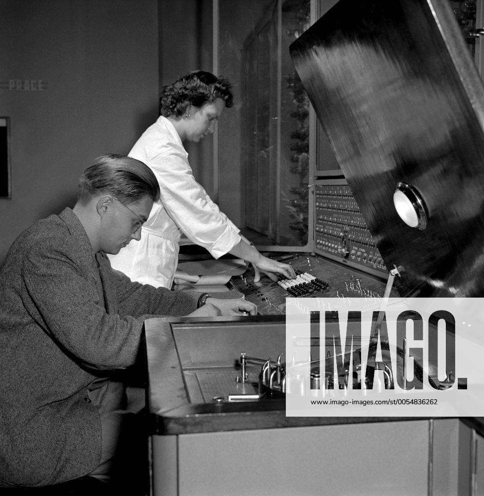 Soviet made computer Ural-1 is able to compute 100 operations per second and is used, for instance, to solve traffic problems. Calculations that used to take one month now take one day. Prague, Czechoslovakia 1960. (CTKxPhotox xJindrichxSaroch) CTKPhoto03007957