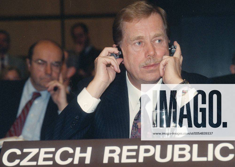 Czech President Vaclav Havel with earphones during the European Council summit in Vienna, October 8, 1993. CTK Photo Michal Kamaryt CTKPhoto00492794