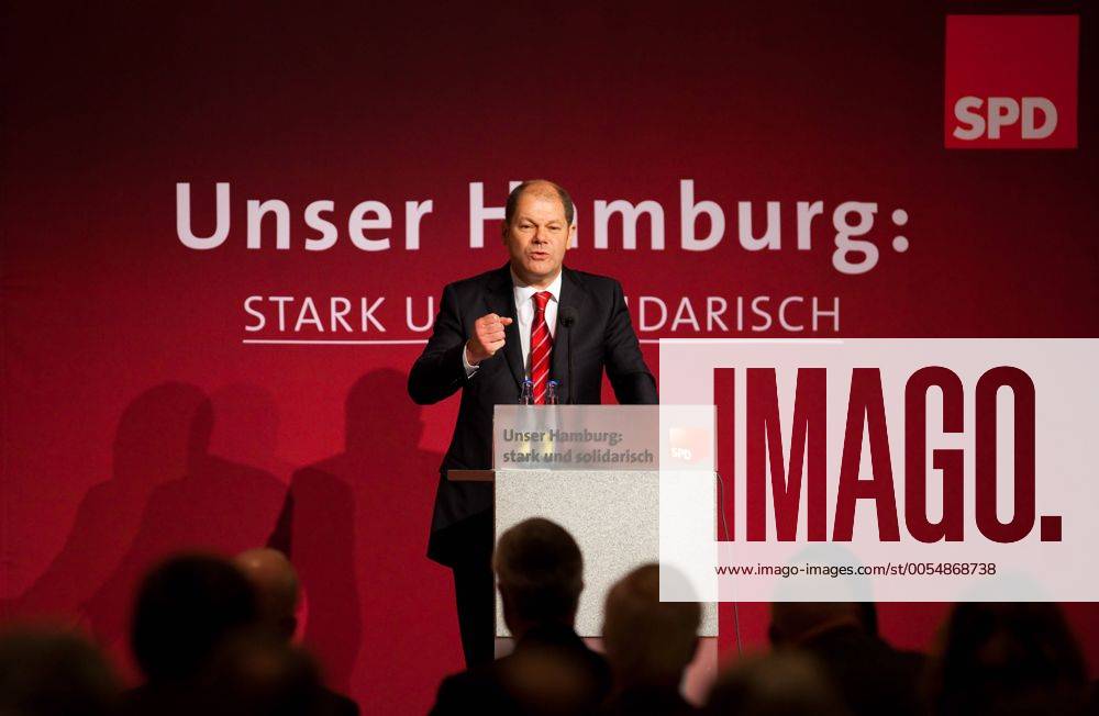 SPD-Landesvorsitzende Olaf Scholz Fototermin zum Thema: Landesvertreterversammlung der SPD Hamburg im Kongress-Zentrum CCH am 15.01.2011 in Hamburg, Germany. Die Hamburger SPD stellte am Samstag ihren Spitzenkandidaten für die vorgezogene Bürgerschaftswahl am 20. Februar 2011 auf.