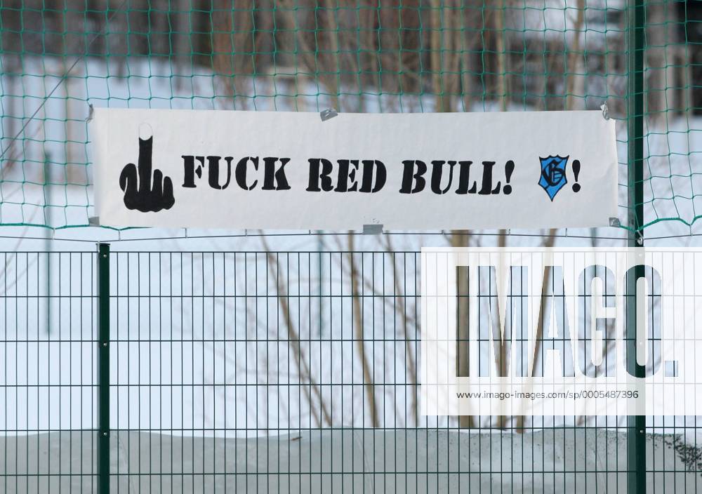 Chemnitz, 14.02.2010, RB Leipzig , Fuck Red Bull! , Fanplakat gegen den Einstieg des Getränkekonzerns Red Bull beim Fünftligisten Rasenballsport Leipzig , , o0 Objekte Einzelbild Plakat, Fanplakat, Fanplakate, Transparent Schriftzug obszön vulgär