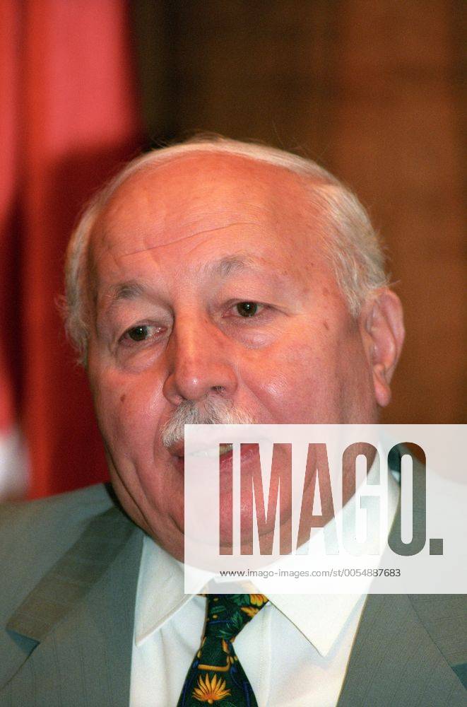 Ministerpräsident Necmettin Erbakan (Türkei) während eines Treffens mit deutschen Diplomaten in Ankara