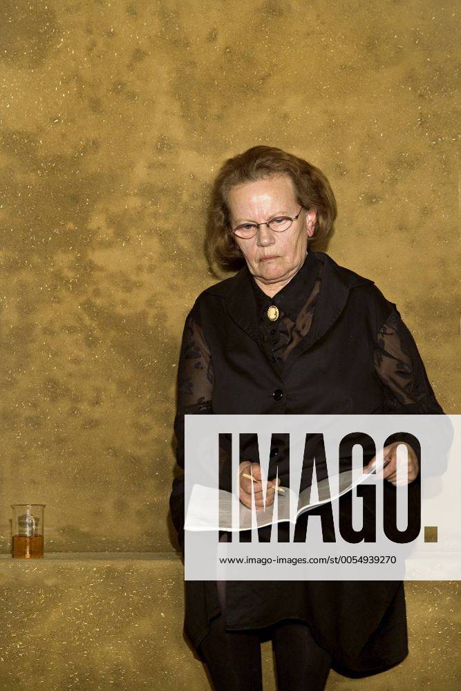 Ritter, Gudrun (Schauspielerin). Hier: Als Maria Wassilijewna Woinizkaja in Onkel Wanja , Premiere am 12.01.2008 im Deutschen Theater Berlin. ©xFreese drama-berlin.de