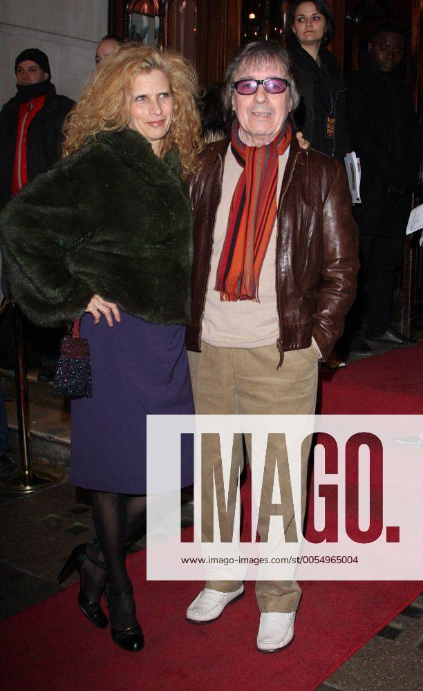 Bill Wyman, der Musiker ( Rolling Stones ) mit seiner Ehefrau Suzanne Wyman bei der Million Dollar Quartet Theater Premiere am 28.2.2011 in London