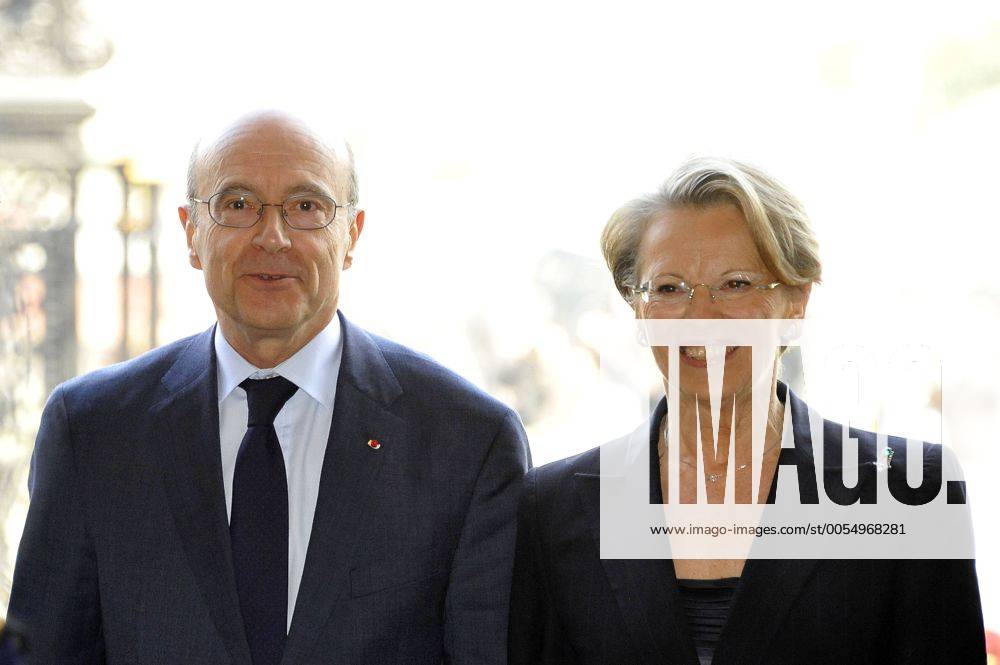 Ernennung des neuen Außenministers im Außenministerium in Paris - Außenminister ALAIN JUPPE und ehemalige Außenministerin MICHELE ALLIOT-MARIE
