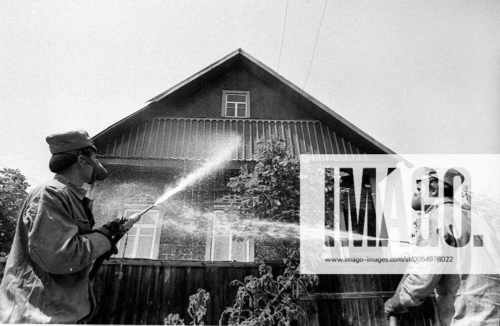 Dekontamination eines Hauses in der Sperrzone - Katastrophe von Tschernobyl