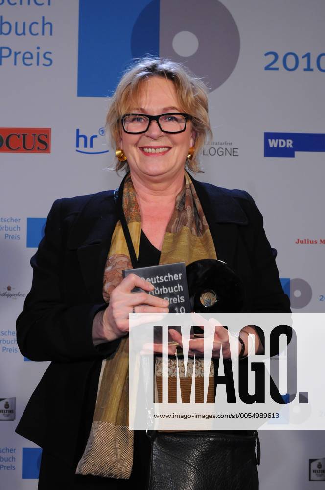 Antje Kunstmann (Verlag Antje Kunstmann) bei dem Fototermin zur Verleihung des Deutschen Hörbuchpreises 2010 am 10.03.2010 im WDR Köln. Ausgezeichnet werden die besten und innovativsten Hörbücher des Vorjahres.