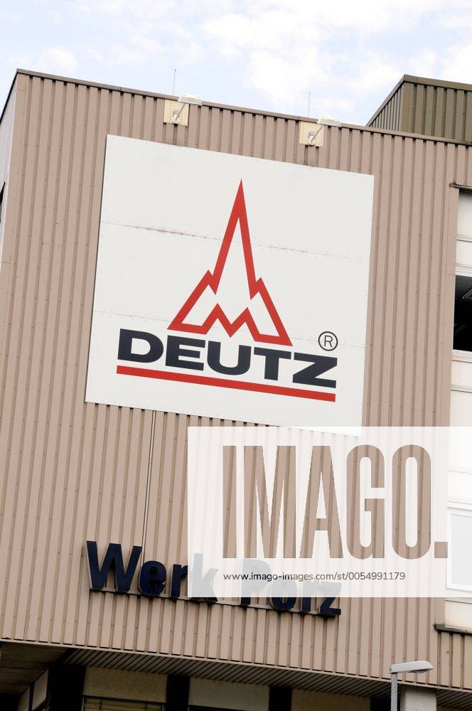 Eingang und Logo der Deutz AG in Köln Porz. Hier befindet sich der Hauptsitz der DEUTZ AG. Zugleich ist dies der zentrale Forschungs- und Entwicklungsstandort für die Kompaktmotoren von DEUTZ.