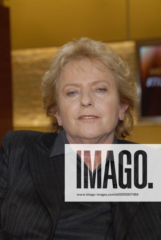 Gisela Marx Die erfolgreiche TV-Produzentin ist bekennende Atheistin. Ihre Kindheit und Jugend in einer Nonnenschule bezeichnet die Journalistin als grausame Zeit , mit 21 trat sie aus der Kirche aus. Mit Gott kann ich rein gar nichts anfangen , sagt Gisela Marx. Menschen bei Maischberger 12.12.2006