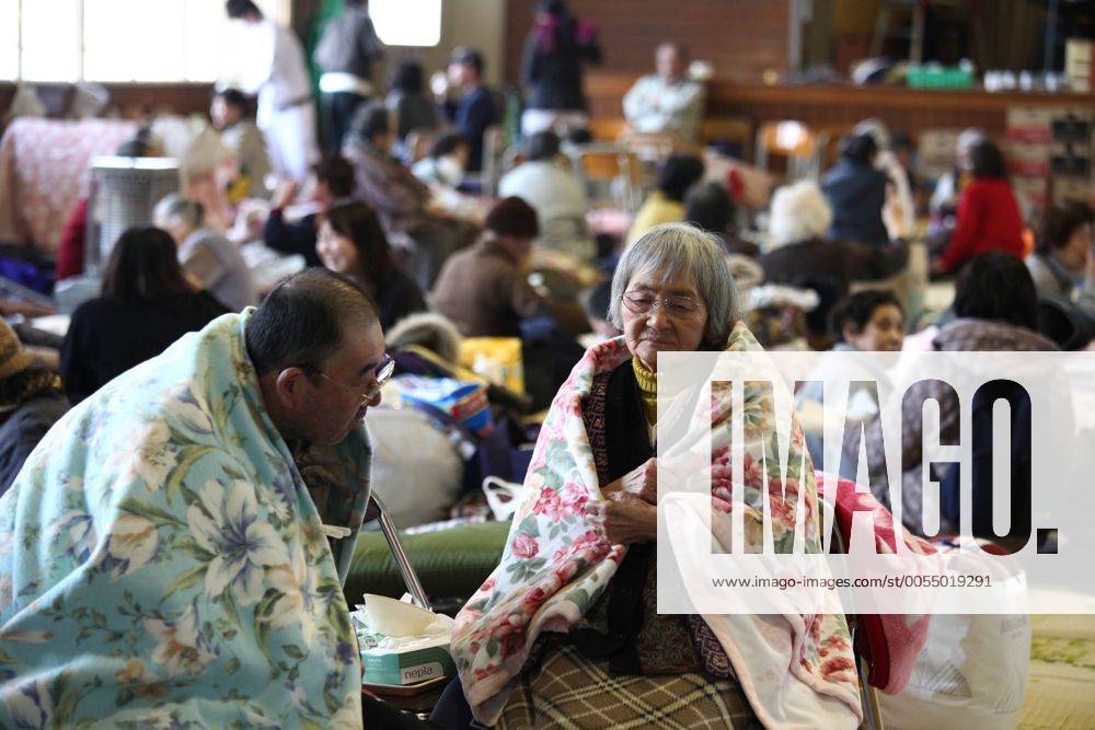 (Xinhua) -- Residents rest at a temporary shelter in Miyako of Iwate, Japan, March 13, 2011. The earthquake and the ensuing tsunami hit the city of Miyako on Friday, leaving 41 people dead, 11 people injured and 628 others missing in Miyako, according to local government. (Xinhua Cheong Kam Ka) (djj) JAPAN-MIYAKO-QUAKE
