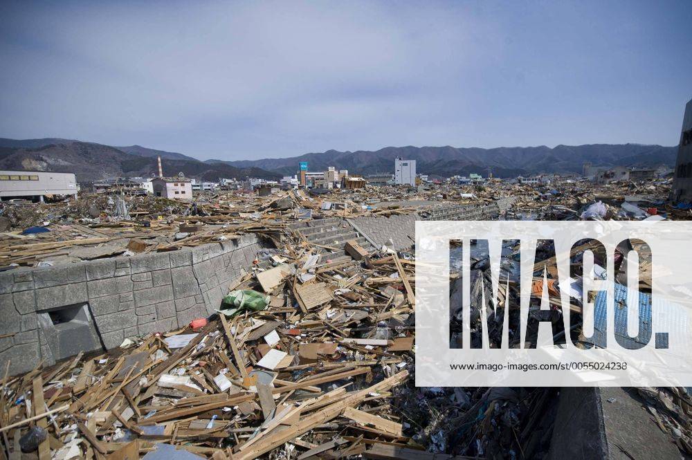 (110314) -- OFUNATO, March 14, 2011 (Xinhua) -- Photo taken on March 14, 2011 shows the ruins in Ofunato city of Japan s northeastern Iwate Prefecture. (Xinhua Lui Siu Wai) (zyw) JAPAN-OFUNATO-QUAKE