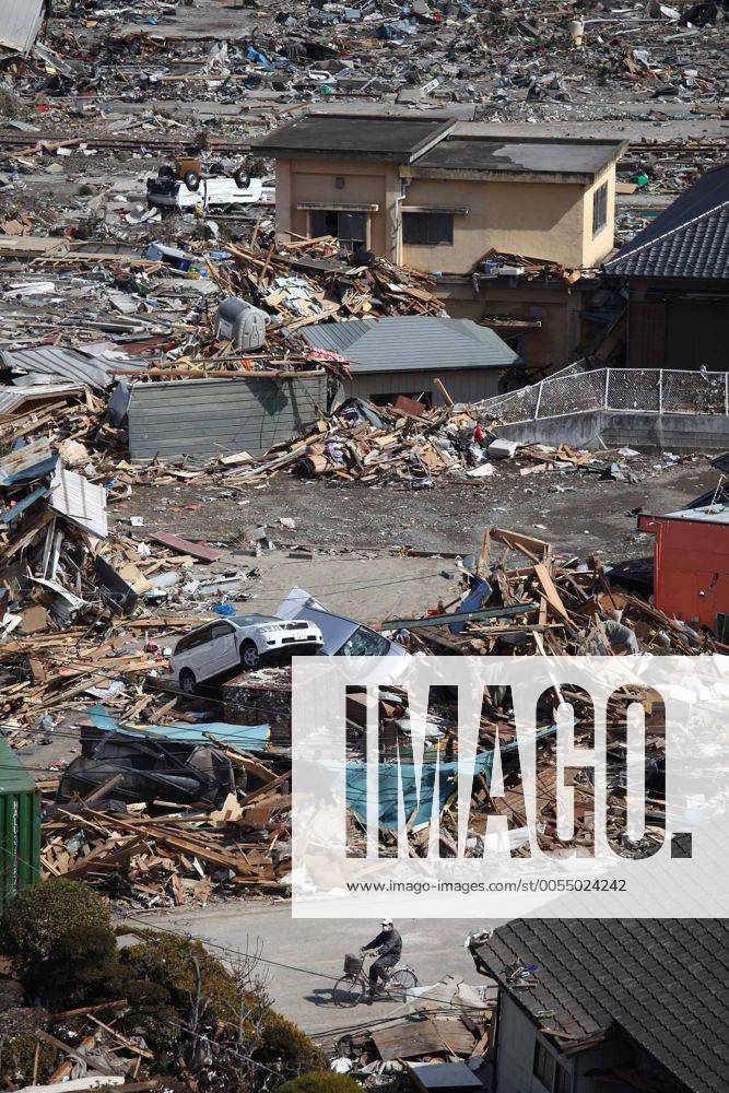 (110314) -- OFUNATO, March 14, 2011 (Xinhua) -- Photo taken on March 14, 2011 shows the ruins in Ofunato city of Japan s northeastern Iwate Prefecture. (Xinhua Cheong Kam Ka) (zyw) JAPAN-OFUNATO-QUAKE