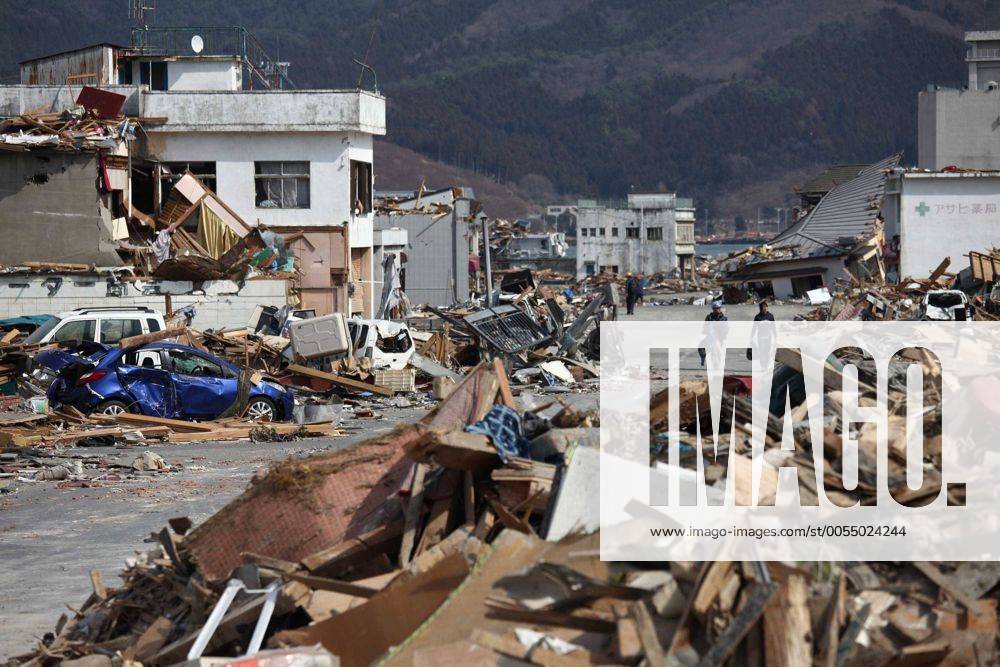(110314) -- OFUNATO, March 14, 2011 (Xinhua) -- Photo taken on March 14, 2011 shows the ruins in Ofunato city of Japan s northeastern Iwate Prefecture. (Xinhua Cheong Kam Ka) (zyw) JAPAN-OFUNATO-QUAKE