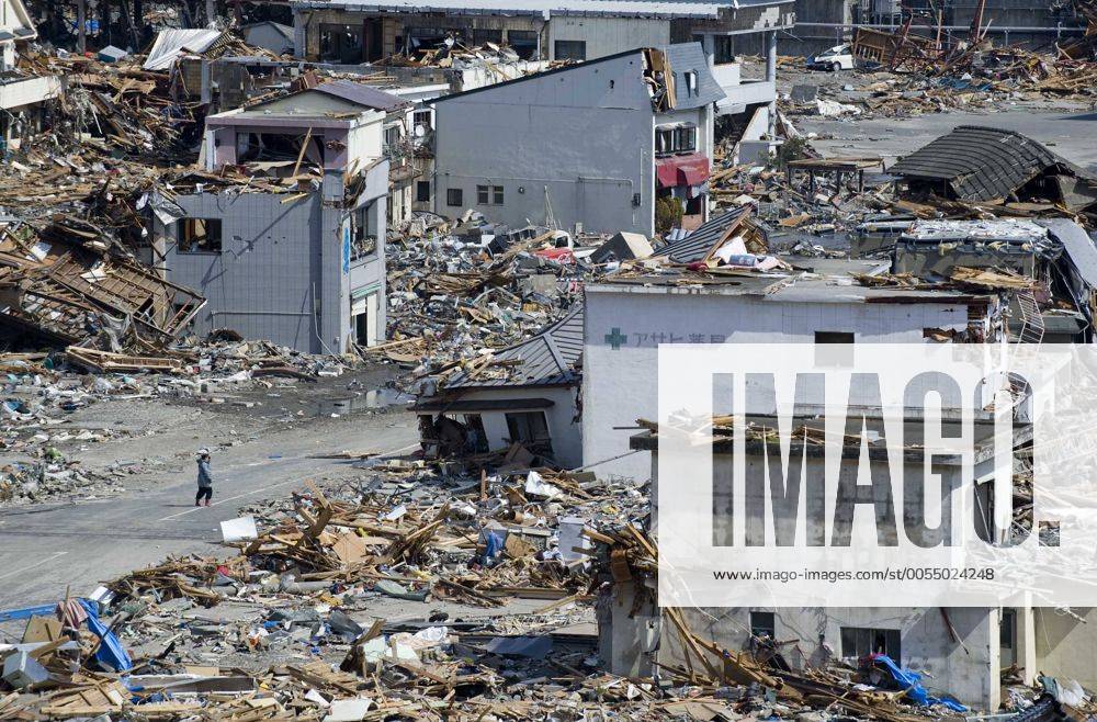 (110314) -- OFUNATO, March 14, 2011 (Xinhua) -- Photo taken on March 14, 2011 shows the ruins in Ofunato city of Japan s northeastern Iwate Prefecture. (Xinhua Lui Siu Wai) (zyw) JAPAN-OFUNATO-QUAKE
