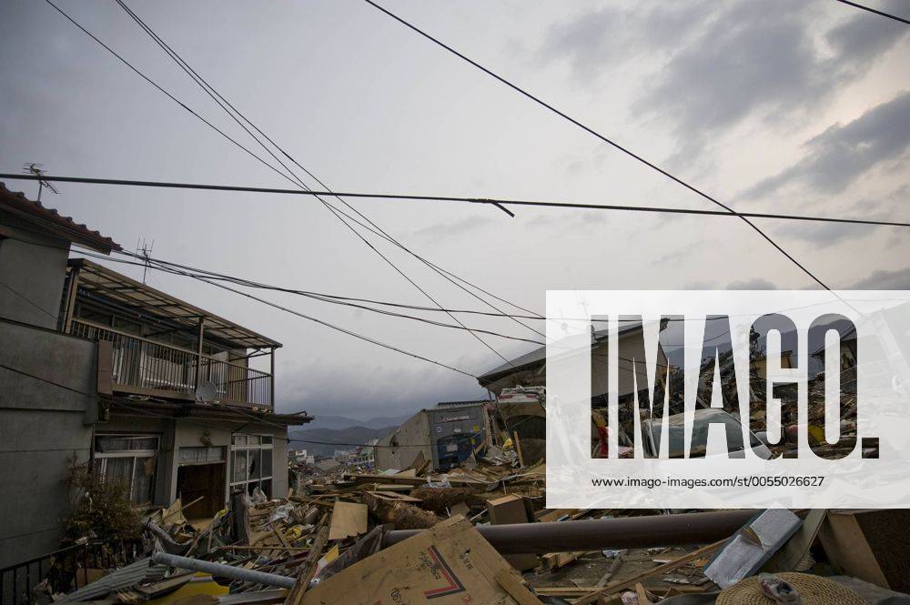 (110315) -- OFUNATO, March 15, 2011 (Xinhua) -- Photo taken on March 15, 2011 shows the ruins in Ofunato city of Japan s northeastern Iwate Prefecture. The deadly tsunami left 206 dead and at least 191 missing according to the death toll released on Tuesday by local government. (Xinhua Lui Siu Wai) (zyw) JAPAN-OFUNATO-QUAKE