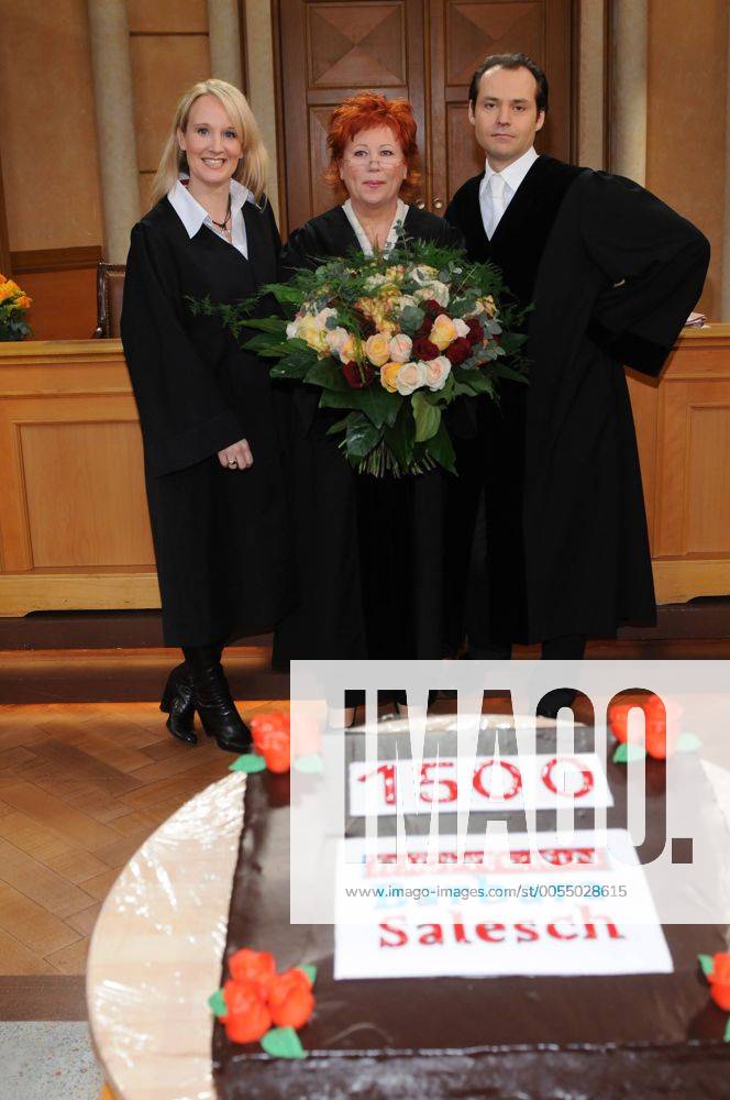 Fernseh Richterin Barbara Salesch startete am 27. September mit ihrem ersten Fall bei SAT1 . Am 20. März 2008 verhandelt sie ihren 1.500 Fall Barbara Salesch ( Fernsehrichterin) Kirsten Klingenberg ( Rechtsanwältin ) Bernd Römer ( Staatsanwalt )