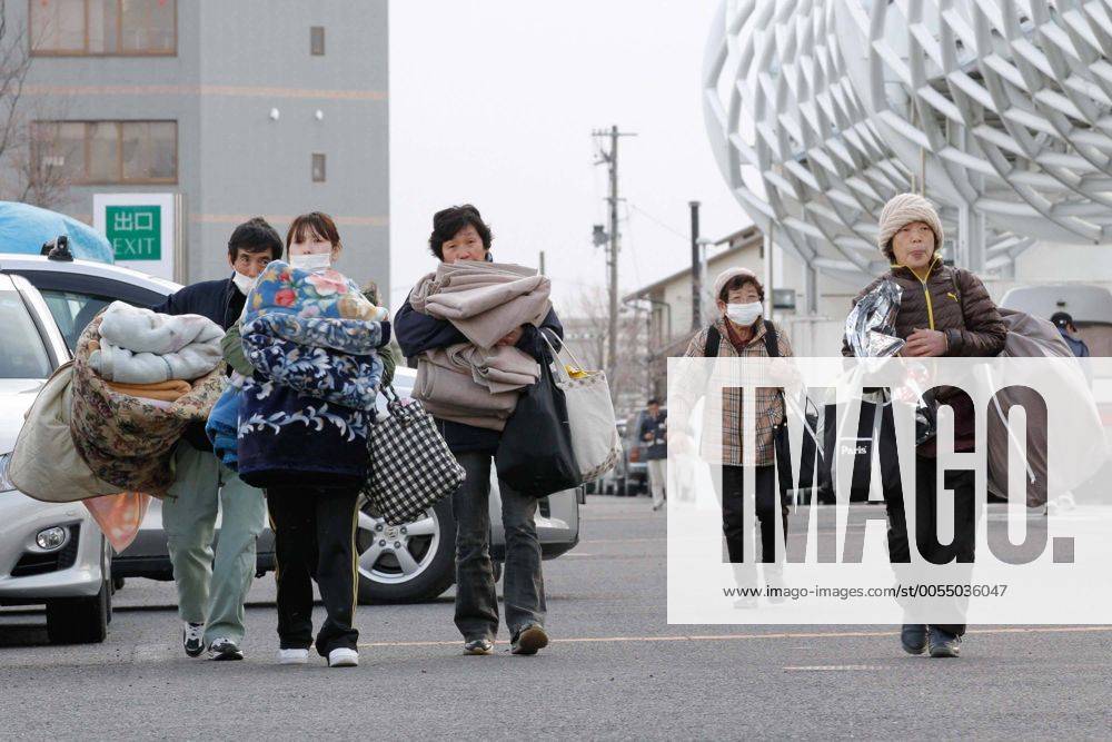Koriyama, Japan - Residents arrive at a temporary shelter in Koriyama, , Fukushima prefecture, on Tuesday, March 15, 2011. Japanese government has issued evacuation orders to people living near a nuclear power, located on the Pacific coast some 35km southeast of Koriyama, which has been experiencing problems in its emergency cooling system since a magnitude 9.0 earthquake hit Japan s northeastern area on March 11. (uukb001015)