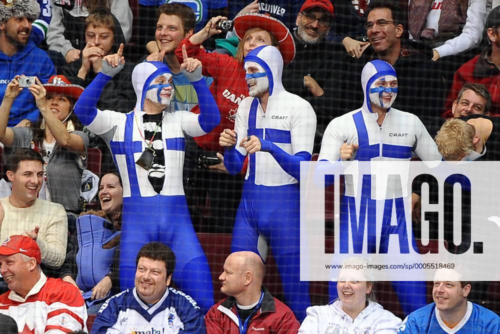 Fans from Finland cheer on their team - OLY2010022184 o0 Gesichtsbemalung, Bemalung, bemalt, Nationalfarben, Landesfarben kurios