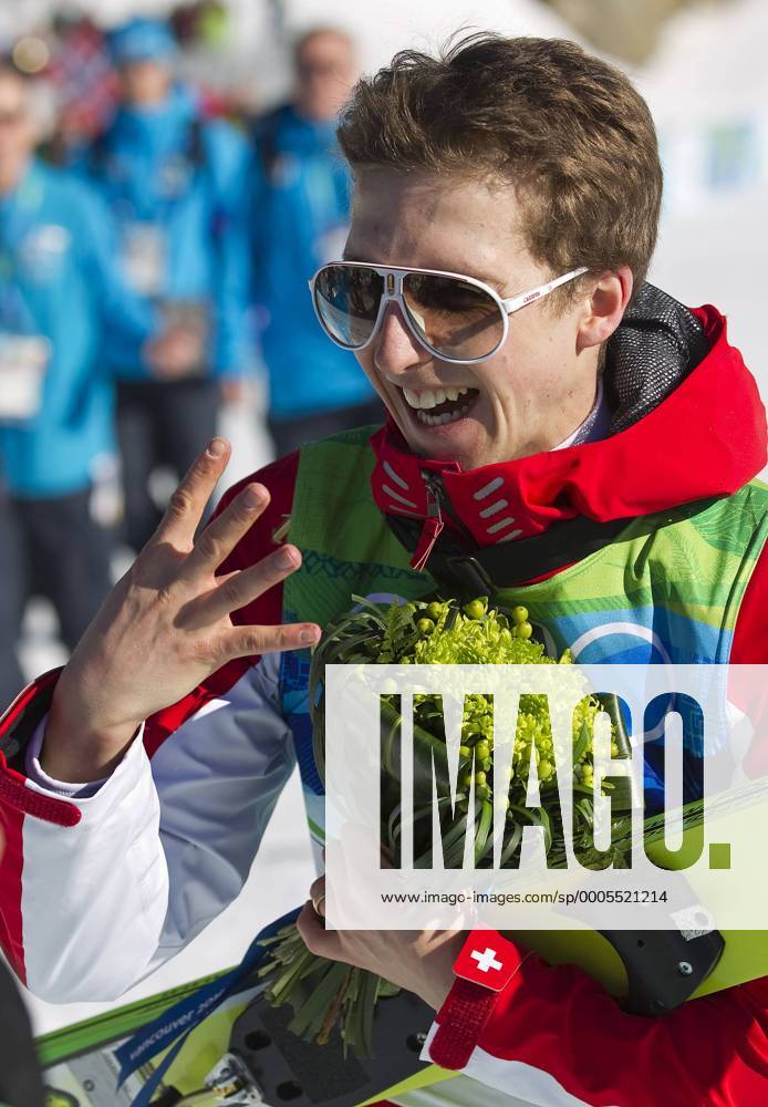 Switzerland s Simon Ammann celebrates winning in Ski Jumping Large Hill Individual Finals during Vancouver 2010 Winter Olympics at the Whistler Olympic Park in Whistler, British Columbia, February 20, 2010. OLY20100220809 o0 Jubel Freude Sieg Olympiasieg Siegerehrung