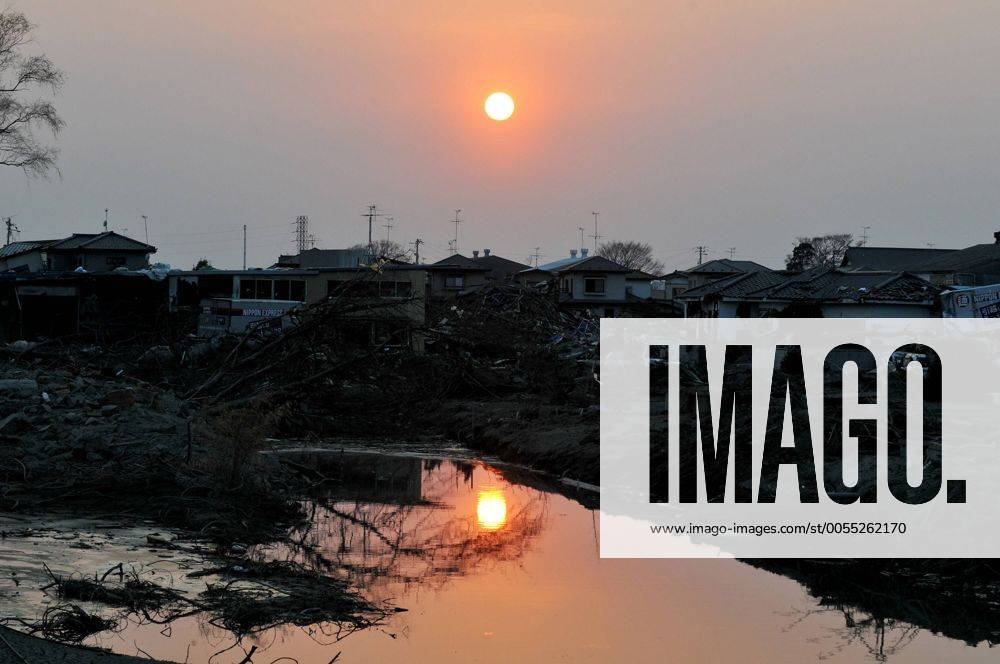 Destruction is seen as the sun goes down in Ishinomaki, Miyagi prefecture, Japan, on April 14, 2011. The area is still recovering from the massive 9.0 earthquake and tsunami last month. TKP20110414122