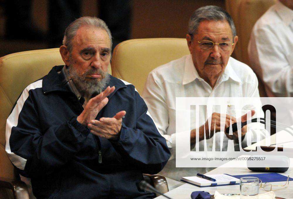 (110419) -- HAVANA, April 19, 2011 (Xinhua) -- Former Cuban leader Fidel Castro (L) and Cuban leader Raul Castro attend the closing ceremony of the sixth Congress of the Cuban Communist Party(CCP) in Havana, capital of Cuba, April 19, 2011. Raul Castro was elected as the first secretary of the CCP, according to the final report of the sixth Congress of the party, which ended here Tuesday. (Xinhua) (wjd) CUBA-HAVANA-CCP-SIXTH CONGRESS-END