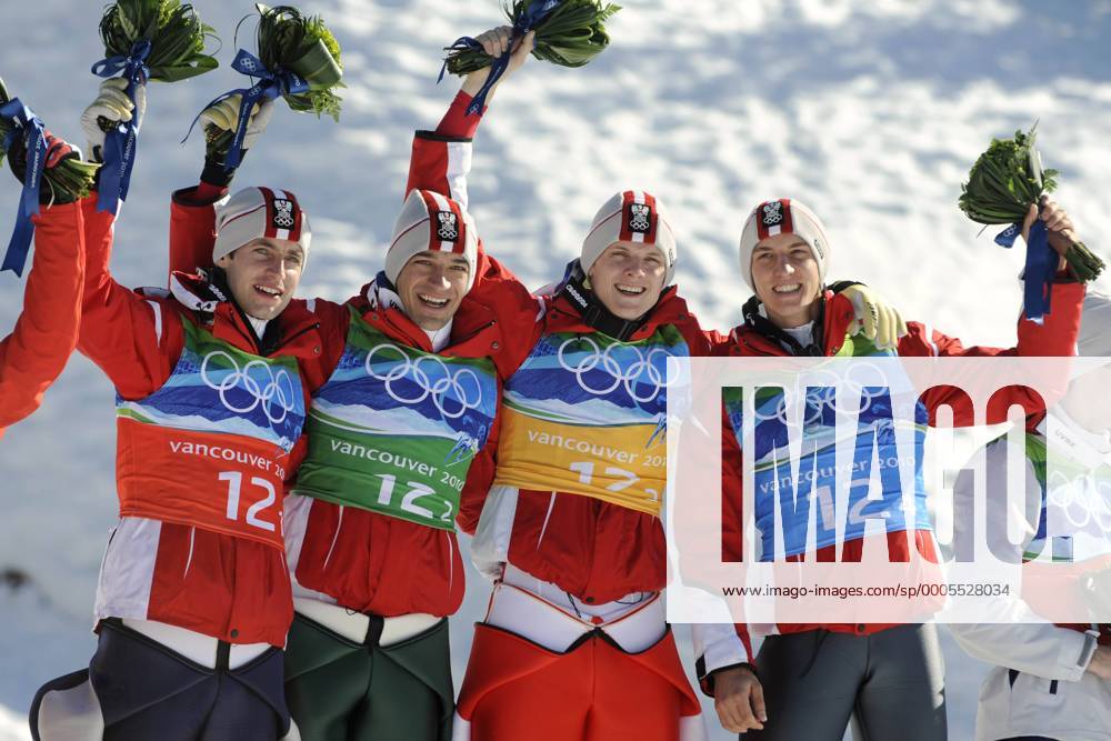 Jubel Team Oesterreich mit v.li.: Wolfgang LOITZL, Andreas KOFLER, Thomas MORGENSTERN, Gregor SCHLIERENZAUER (AUT),1. Platz, Olympiasieger, Flower Ceremony. Skisspringen, Skisprung, Ski Jumping, Mannschaft, Team, 22.02.2010. XXI. Olympische Winterspiele 2010 in Vancouver Kanada.