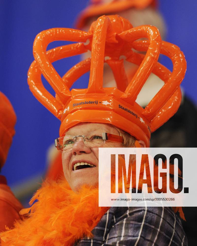 Dutch fans attend the men s 10,000 m, speed skating held at the Richmond Olympic Oval, Richmond, B.C. February 23, during the 2010 Olympics. - ZUMAw51 o0 Zuschauer, Krone,