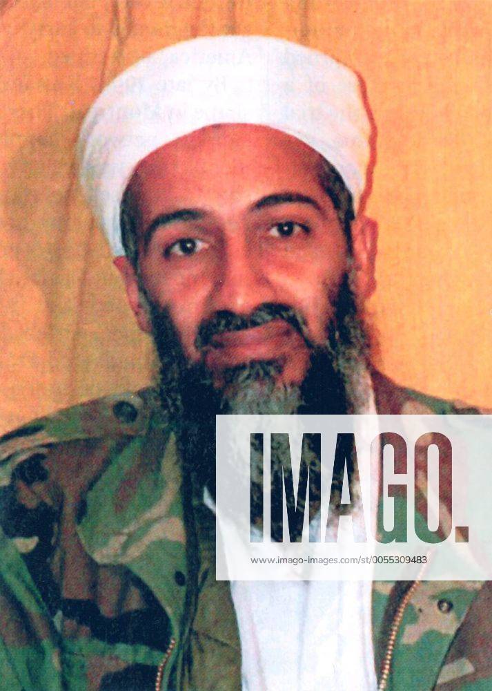 IMAGO History, Anschläge vom 11. September aus New York und Washington D.C 20 Jahre Anschläge vom 11. September: Täter und Hintermänner At 11.35 last night President Obama announced the United States has conducted an operation that killed Osama bin Laden, the leader of al Qaeda, and a terrorist who s responsible for the murder of thousands of innocent men, women, and children. in Washington, DC, on May 1, 2011. This picture of bin Laden was a government exhibit for the sentencing trial of Zacarias Moussaoui, a confessed al-Qaida conspirator for the 9 11 attacks on the World Trade Center and Pentagon, in April 2006. WAP2011050203