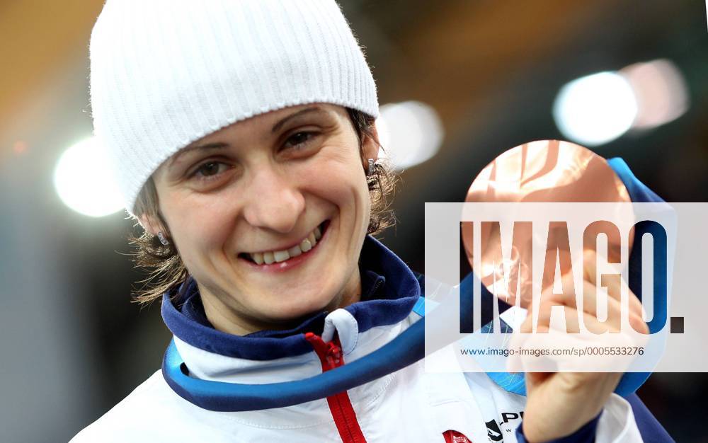 Feb 21, 2010 - Vancouver, BC, Canada - MARTINA SABLIKOVA (Czech Republic) wins a bronzemedal - SpeedSkating - Ladies 1500 m - Olympic Games 2010, Vancouver. - ZUMApr3 o0 Objekte Bronze Medaille Bronzemedaille Jubel Freude