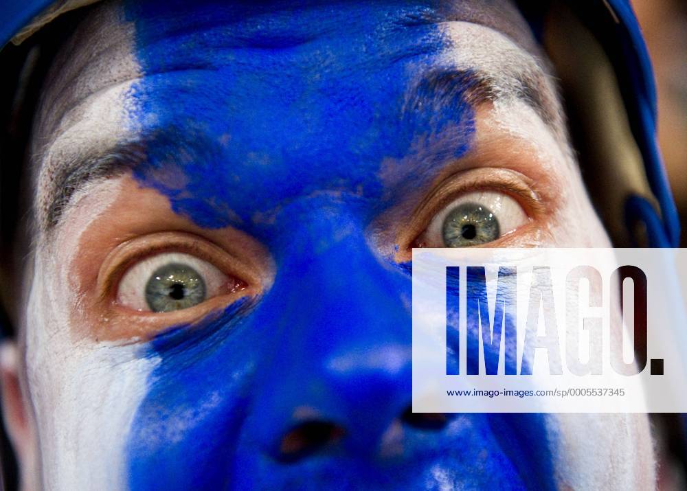 Feb 24, 2010 - Vancouver, - Face painted Finnish fan HEIKKI MELLA-AHO of , Finland cheers for his home team . - ZUMAf72 o0 Jubel Freude Gesichtsbemalung, Nationalfarben Fan, Zuschauer Detail Mimik Auge kurios