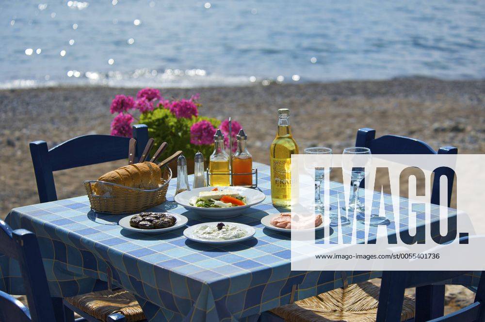 Gedeckter Tisch, Taverne in Kato Zakros, Ostküste, Kreta, Griechenland, Europa iblkkr01921771