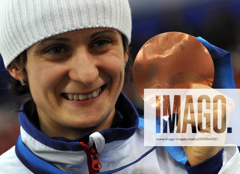 Czech bronze medail winner Martina Sablikova shows off her medal from the 1500m track competition, in Vancouver, February 21, 2010. (CTKxPhoto RomanxVondrous) CTKPhoto77201002220093601 o0 Jubel Freude Bronze Bronzemedaille Medaille