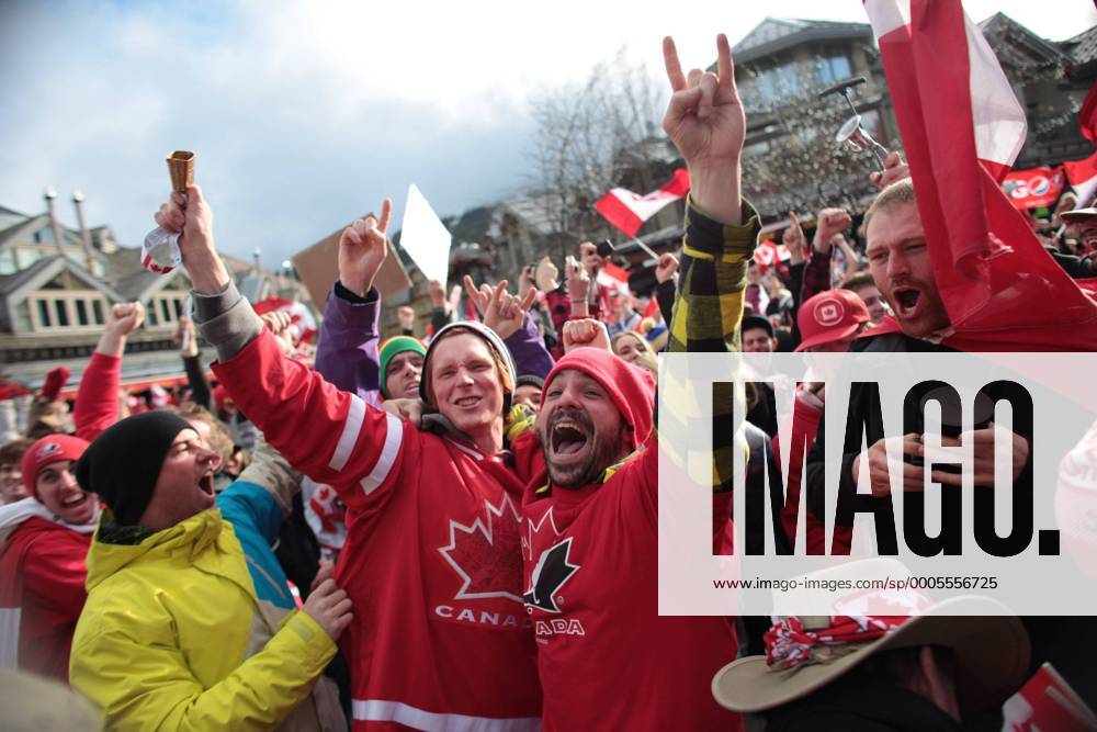 Feb. 28, 2010 - Whistler, British Columbia, Canada - Fans celebrate Canada s goldmedal victory over USA in Men s Hockey at the Vancouver Olympics 2010 in Whistler, British Columbia, Canada on Friday, February 28, 2010. - ZUMAmk9 o0 Zuschauer Jubel Freude