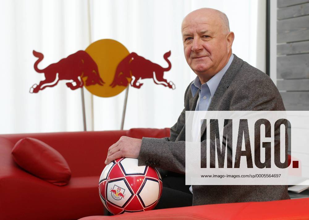 Leipzig, 02.03.2010, Magazingasse 1, Geschäftsstelle, RB Leipzig , , Der Oberligist verpflichtete Hans-Jürgen Kreische als neuen Chef der Scouting-Abteilung o0 RasenBall Red Bull Präsentation o00 Markranstädt