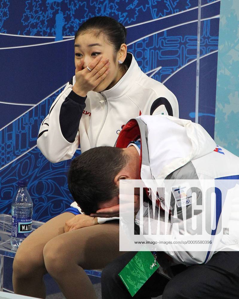 Feb. 26, 2010 - Vancouver, British Columbia, Canada - February 25, 2010 goldmedalist South Korea s KIM YU-NA and coach Brian Orser react to her score during the Ladies Free Skating Program at the Vancouver 2010 Olympic Winter Games at the Pacific Coliseum in Vancouver. - ZUMAt14 o0 Nationaltrainer, Trainer Südkorea Jubel, Freude