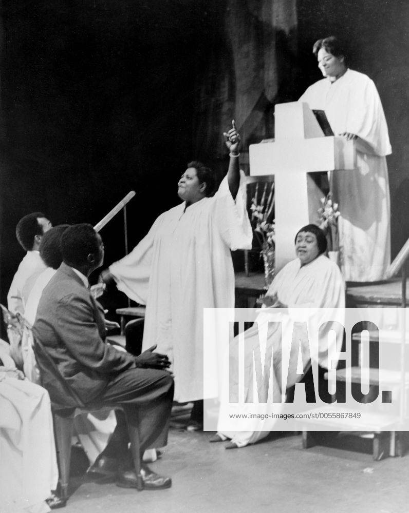 Scene from The Amen Corner play by American black novelist and playwright , James Baldwin , which opened at the current Edinburgh Festival at the Lyceum theatre under the direction of My Lloyd Richards . 24 August 1965 Mono Negative !AUFNAHMEDATUM GESCHÄTZT! UnitedArchives1196631