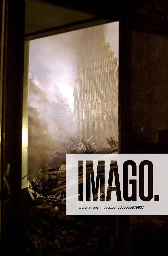 IMAGO History, Anschläge vom 11. September aus New York und Washington D.C 20 Jahre Anschläge vom 11. September: World Trade Center A view through the shattered window of a neighboring building at the wreckage of the World Trade Center in New York, September 17, 2001, one week after the devestating attack by outside terrorists. September 11, 2011 marks the tenth anniversary of the terrorist attacks on the World Trade Center, Pentagon and the crash of flight 93 in Shanksville, Pennsylvania. WAX2011090104