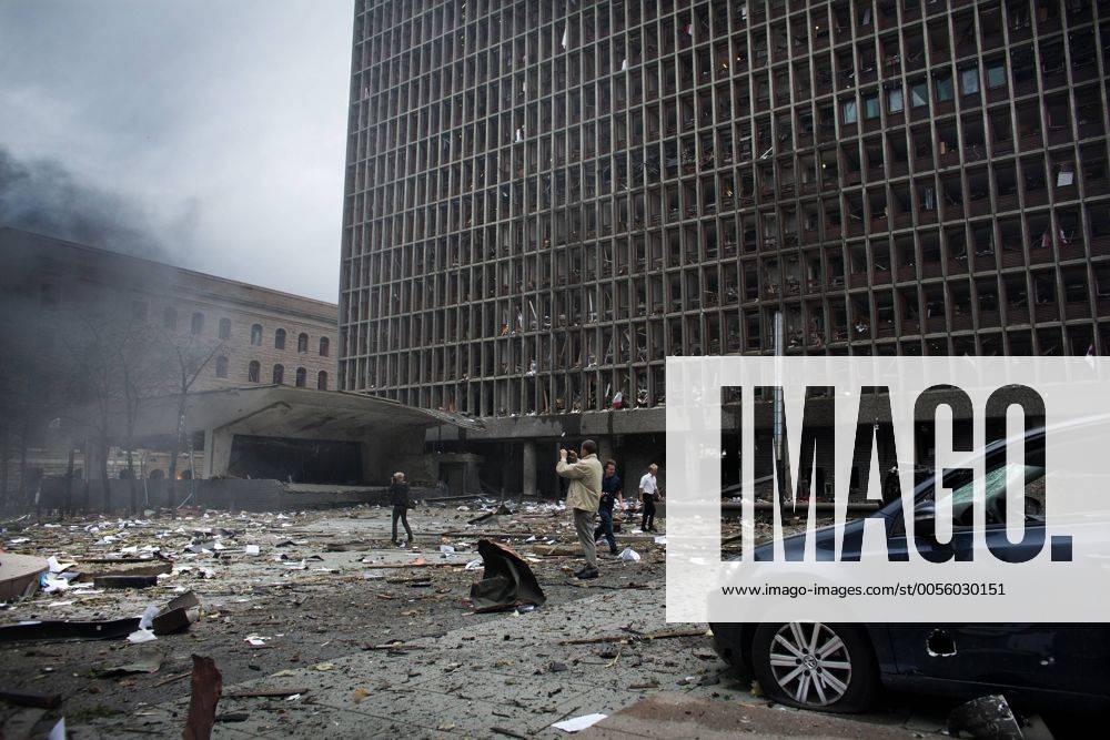 Oslo Norway - government district in Oslo minutes after Anders Behring Breivik detonated his bomb. - KP070099