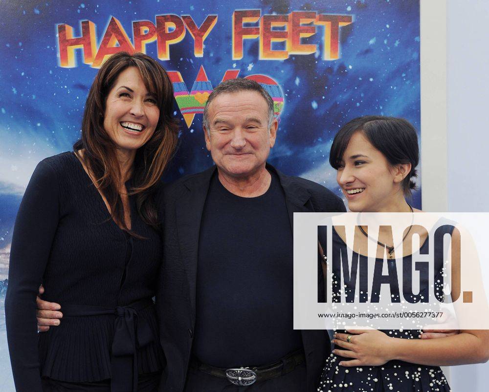 Robin Williams (C), a cast member in the animated motion picture comedy Happy Feet Two , attends the premiere of the film with his wife Susan Schneider (L) and daughter Zelda Williams at Grauman s Chinese Theatre in the Hollywood section of Los Angeles on November 13, 2011. LAP2011111335
