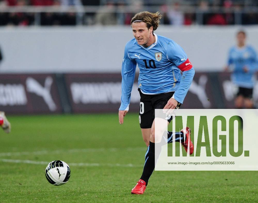 - Schweiz vs Uruguay --- Diego Forlan (URU)