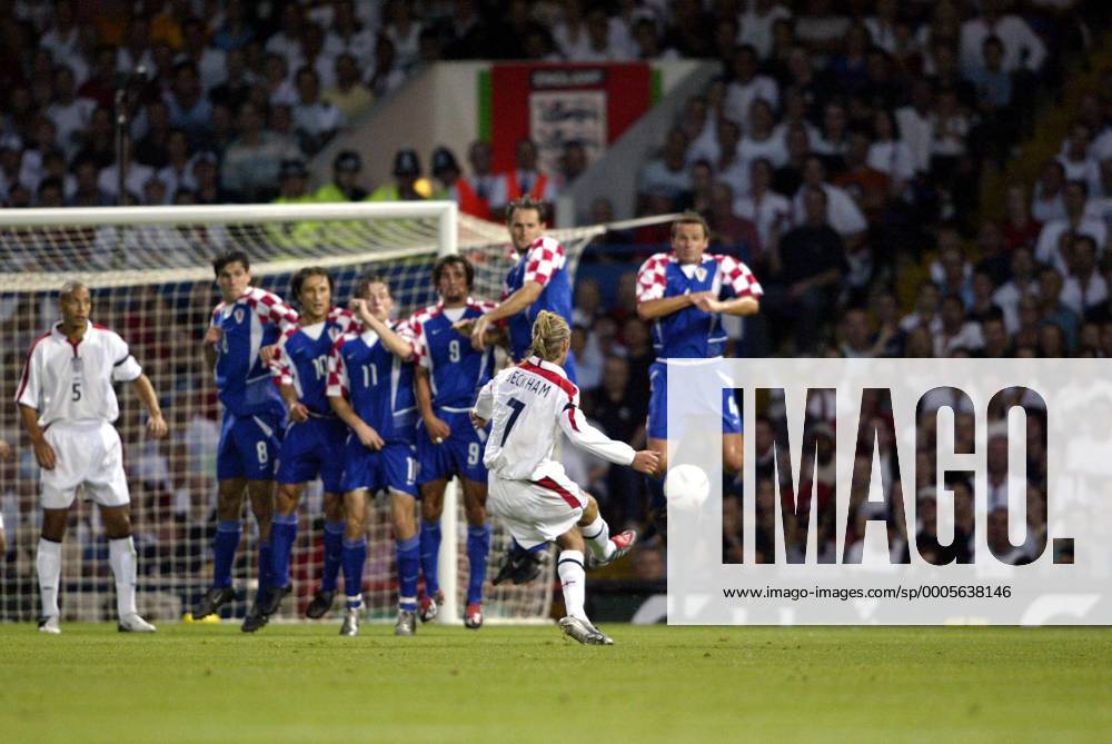 Rear view of DAVID BECKHAM ENGLAND taking a freekick. ENGLAND 3 v Croatia 1, International Friendly, Portman Road, Ipswich xactionplusx ActionPlus03082023 Content restricted for UK based newspaper