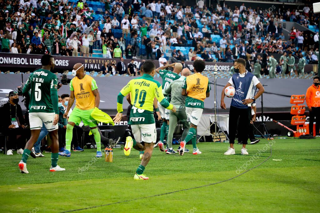 Conmebol Libertadores Final: Palmeiras and Flamengo: November 27, 2021, Montevideo, Uruguay. Palmeiras players celebrate the Trichampionship of Conmebol Libertadores after a 2-1 victory over Flamengo, in a soccer match held at the Centenario stadium