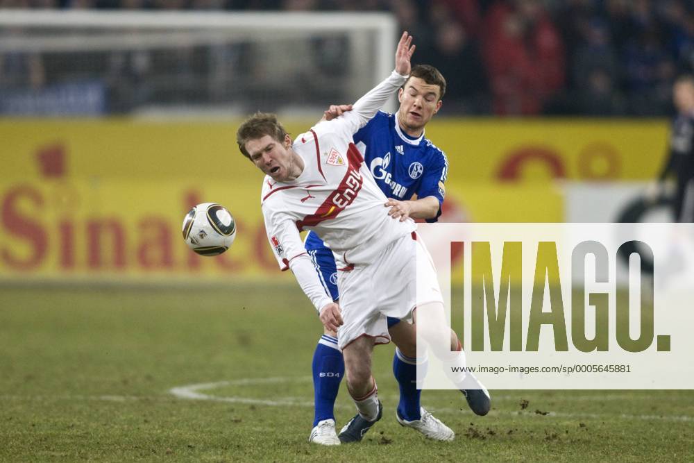 Aliaksandr Hleb (VFB Stuttgart, li.) gegen Alexander Baumjohann (FC Schalke 04)