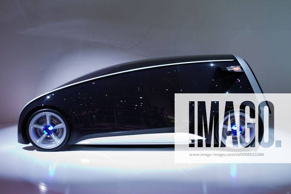 Tokyo, Japan - Toyota Motor Corp. s Fun-Vii vehicle is displayed at the 42nd Tokyo Motor Show. The show opens to the general public from December 3-11. ( XJRB-TokyoMotorShowIMGL8515)
