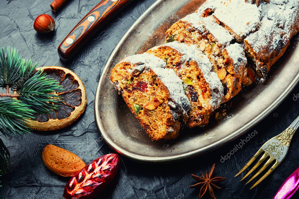 Stollen is a traditional German Christmas pastry. Christmas cupcake