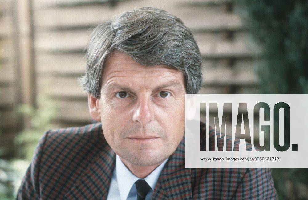 Klaus Bresser (TV-Journalist) 09 87 - Klaus Bresser im September 1987 Deutschland deutsch Deutscher Mann Journalismus Fernsehen Moderation Moderator German journalism quer Portrait neutral