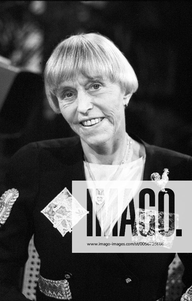 Beate Uhse (Unternehmerin) 10 89 ru Beate Uhse im Oktober 1989 in live , ZDF Deutschland deutsch Deutsche Frau Managerin Management Pilotin Sexshops Sexversand Versandhaus Versandunternehmen Erotik Sex german female manager hoch Portrait lächelnd sw
