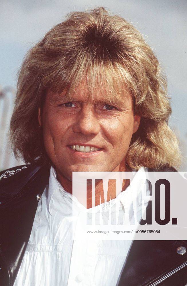 Dieter Bohlen 12 91 nou hoch Portrait lächelnd leger Lederjacke Mann Musik blond Mann Musik Pop