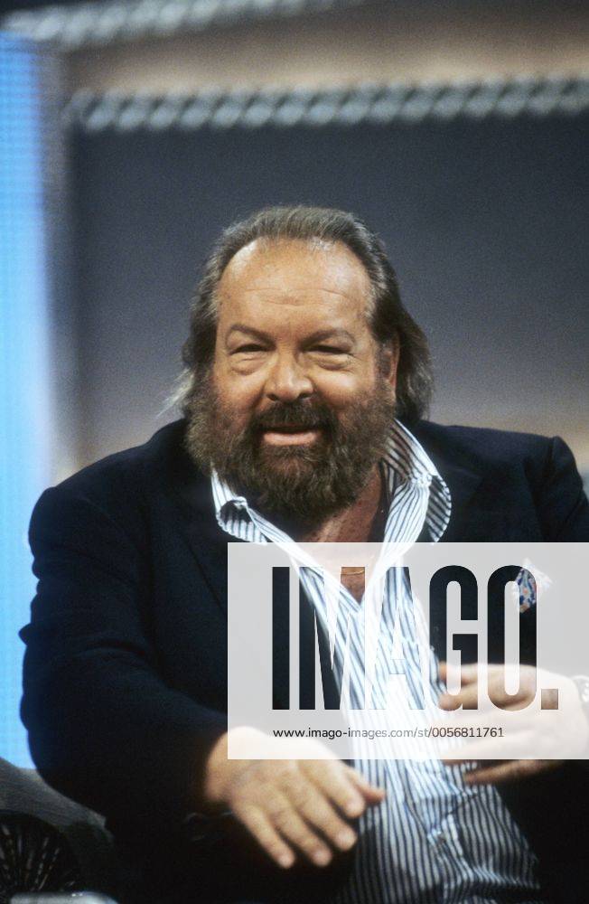 Bud Spencer bei Wetten, daß...? 03 95 her Mann Fernsehen TV Film Schauspiel Bart dunkelhaarig Sakko USA hoch halb sitzend gestikulierend sprechend